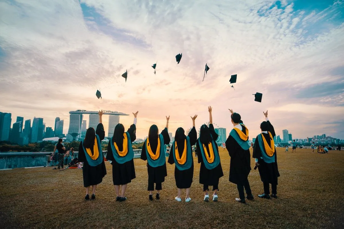8 Ways to Succeed in College Socially and Professionally